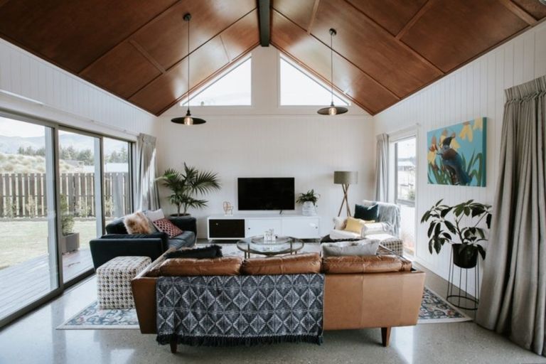 Photo of property in 15 Bargour Street, Wanaka, 9305