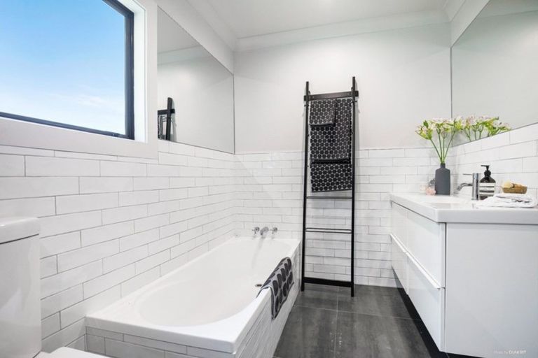 Photo of property in 147 Seatoun Heights Road, Miramar, Wellington, 6022