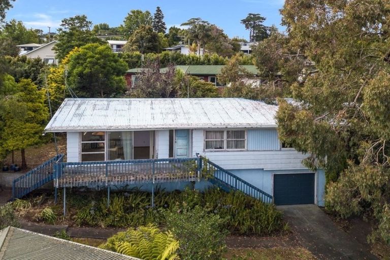 Photo of property in 21 Acacia Road, Torbay, Auckland, 0632