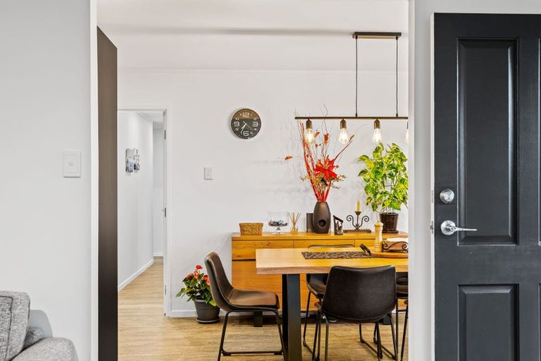 Photo of property in 92 Reynella Drive, Massey, Auckland, 0614