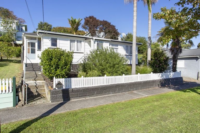 Photo of property in 17 Awaroa Road, Helensville, 0800