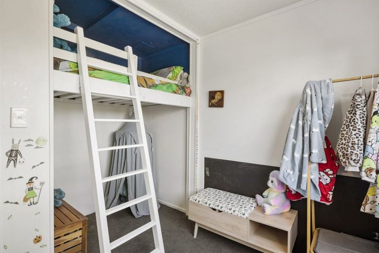 Photo of property in 9 Clifford Road, Johnsonville, Wellington, 6037