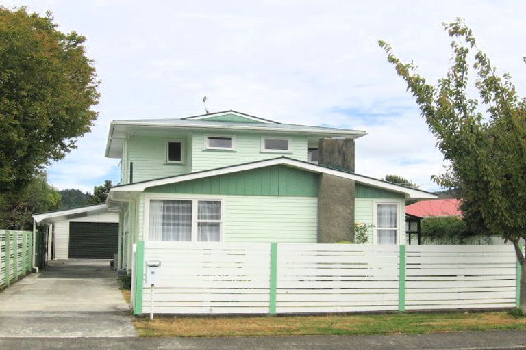 Photo of property in 19 Ruru Crescent, Heretaunga, Upper Hutt, 5018