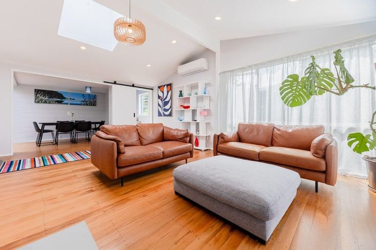 Photo of property in 15 Tiromoana Road, Raumati South, Paraparaumu, 5032