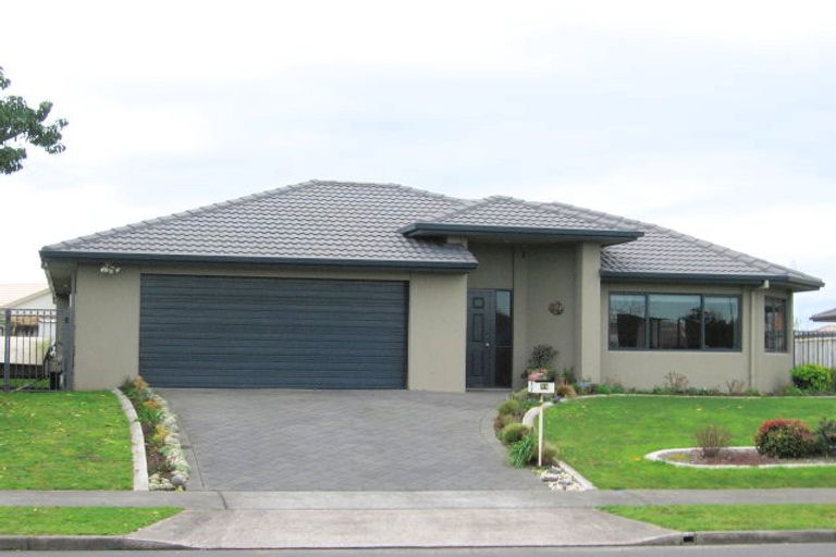 Photo of property in 69 Waiwherowhero Drive, St Andrews, Hamilton, 3200