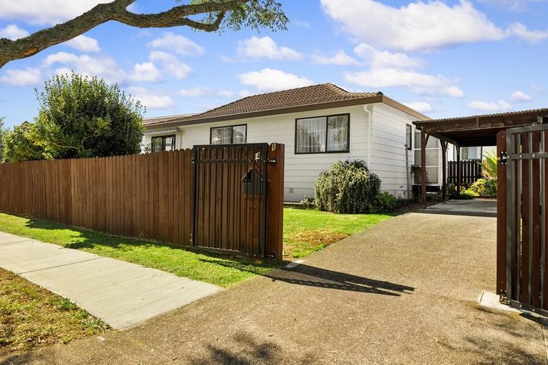 Photo of property in 1/14 Compass Place, Te Atatu Peninsula, Auckland, 0610
