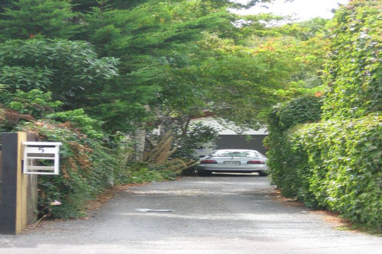 Photo of property in 5 Barton Road, Heretaunga, Upper Hutt, 5018