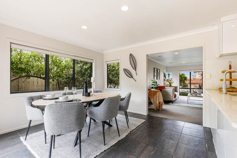 Photo of property in 7 Landmark Drive, Te Atatu Peninsula, Auckland, 0610