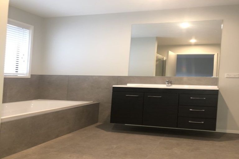 Photo of property in 18 Pakanga Grove, Pyes Pa, Tauranga, 3112