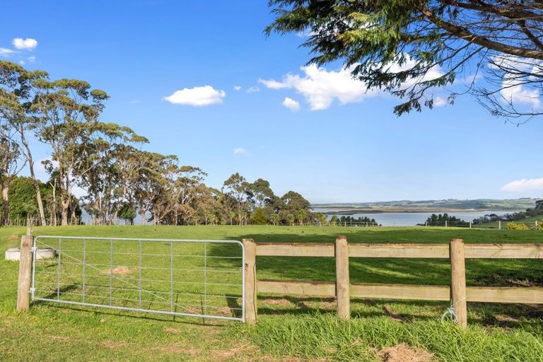 Photo of property in 137 Shelly Beach Road, Shelly Beach, Helensville, 0874