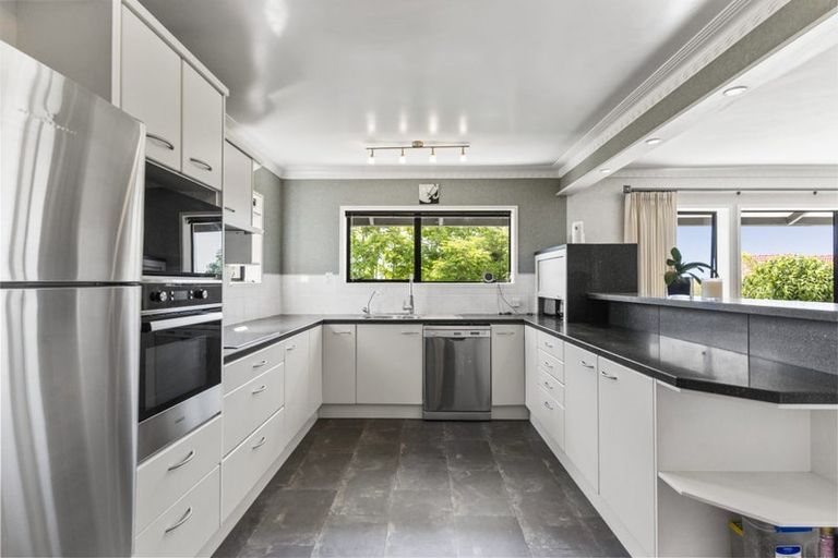 Photo of property in 10 Bungalore Place, Half Moon Bay, Auckland, 2012