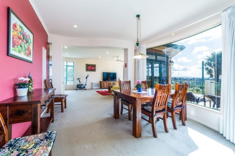 Photo of property in 84 Luckens Road, West Harbour, Auckland, 0618