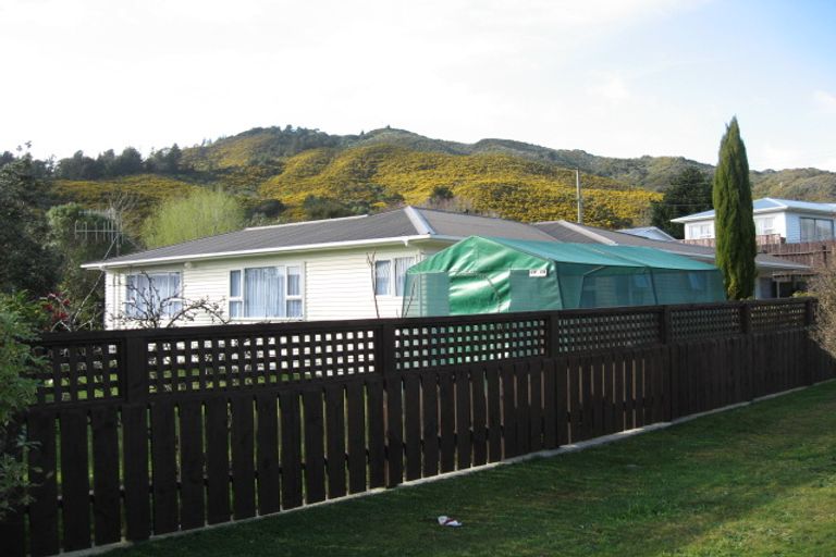Photo of property in 41 Wood Street, Wainuiomata, Lower Hutt, 5014