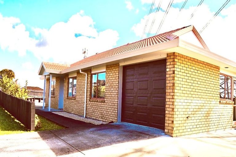 Photo of property in 4/30 Matthews Road, Clover Park, Auckland, 2019