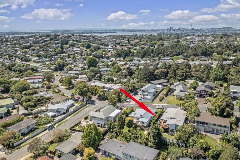 Photo of property in 32 Mcdowell Crescent, Hillcrest, Auckland, 0627