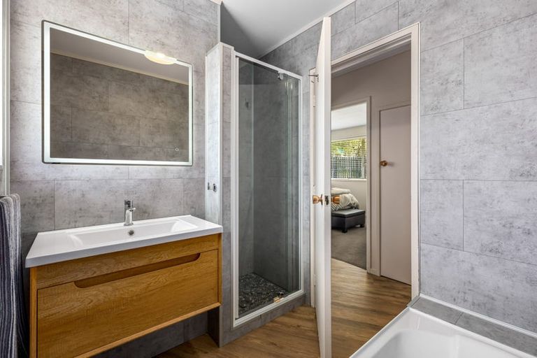 Photo of property in 1 Cunliffe Place, Glenfield, Auckland, 0629