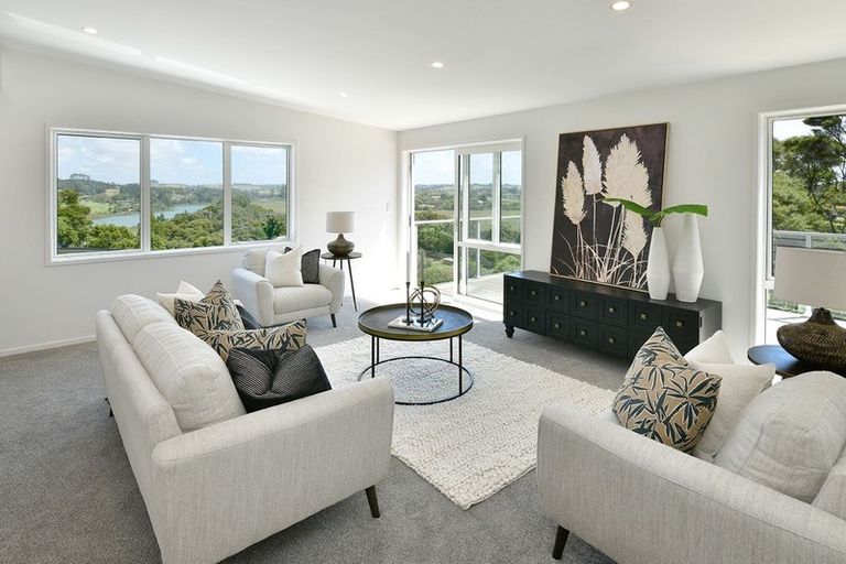 Photo of property in 299 Whangaparaoa Road, Red Beach, 0932