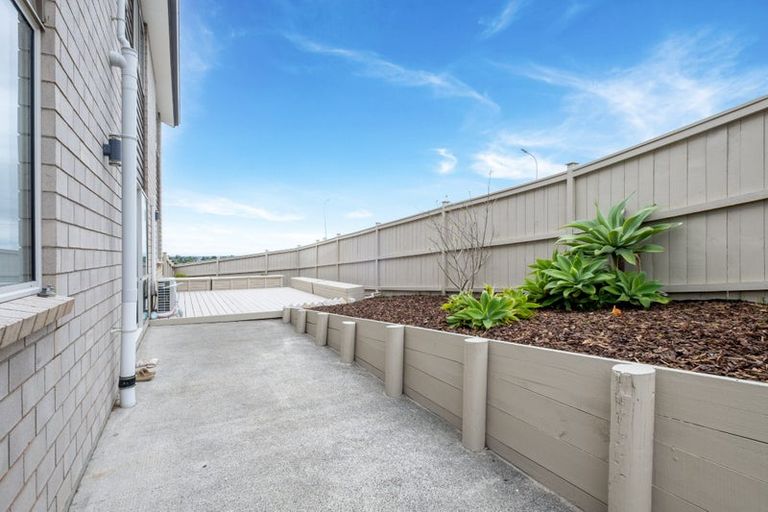 Photo of property in 140 Keri Vista Rise, Papakura, 2110