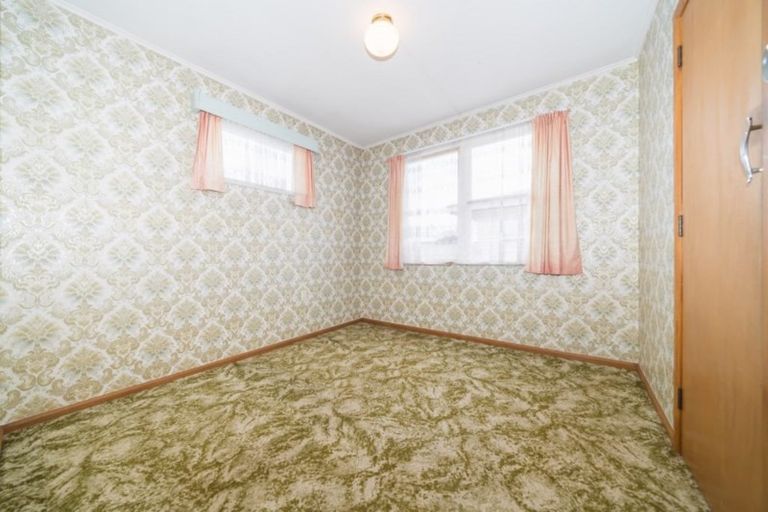 Photo of property in 18 Ellesmere Crescent, Highbury, Palmerston North, 4412