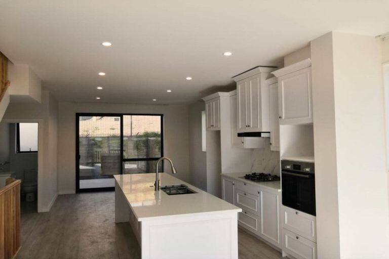 Photo of property in 27 Lawson Creek Street, Massey, Auckland, 0614