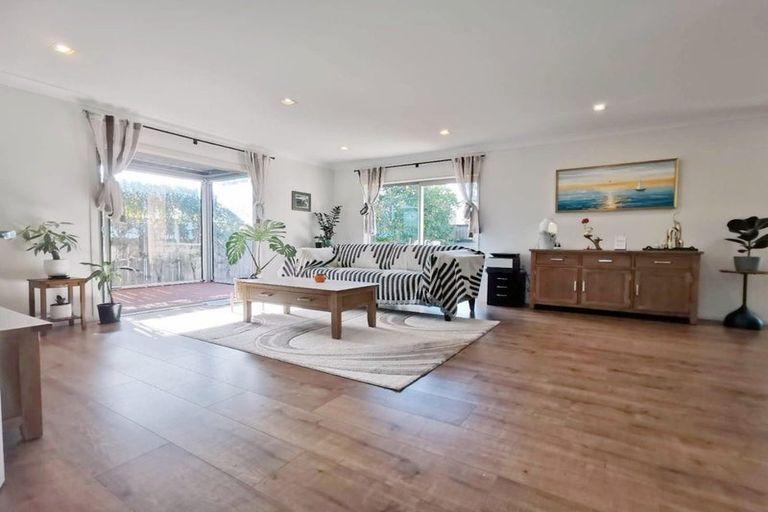 Photo of property in 2/1 Egremont Street, Belmont, Auckland, 0622