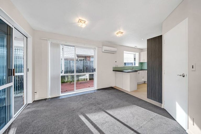 Photo of property in 2/52a Berkshire Drive, Avonhead, Christchurch, 8042