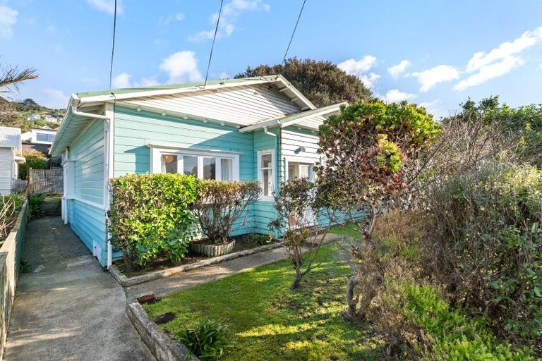 Photo of property in 56 Freyberg Street, Lyall Bay, Wellington, 6022