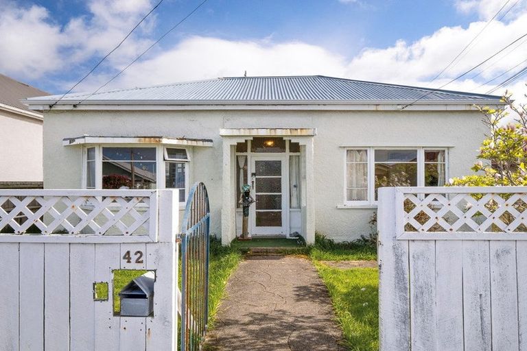 Photo of property in 42 Hargest Crescent, Saint Kilda, Dunedin, 9012