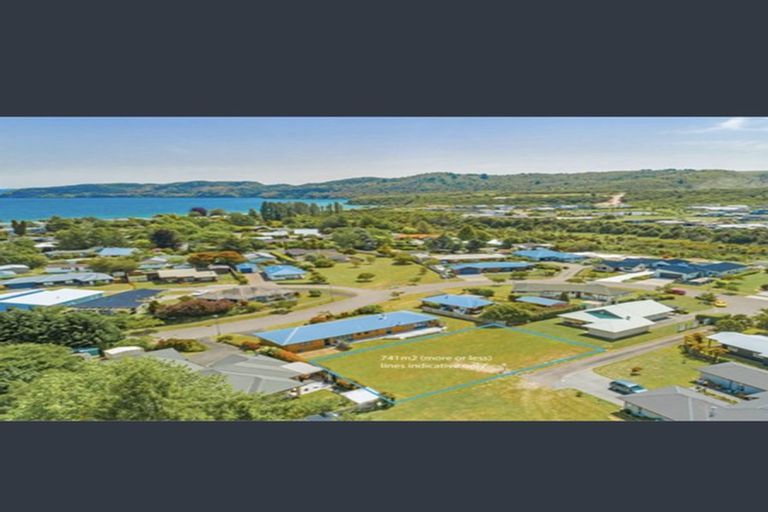 Photo of property in 35 Lakemere Way, Kinloch, Taupo, 3377