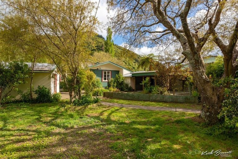 Photo of property in 16 Black Beech Street, Birchville, Upper Hutt, 5018