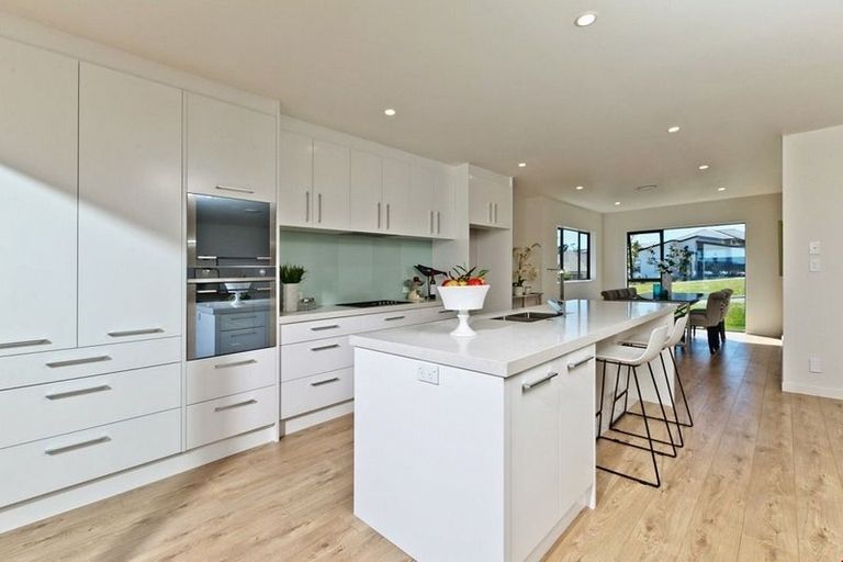 Photo of property in 10 Whaley Greens, Silverdale, 0932