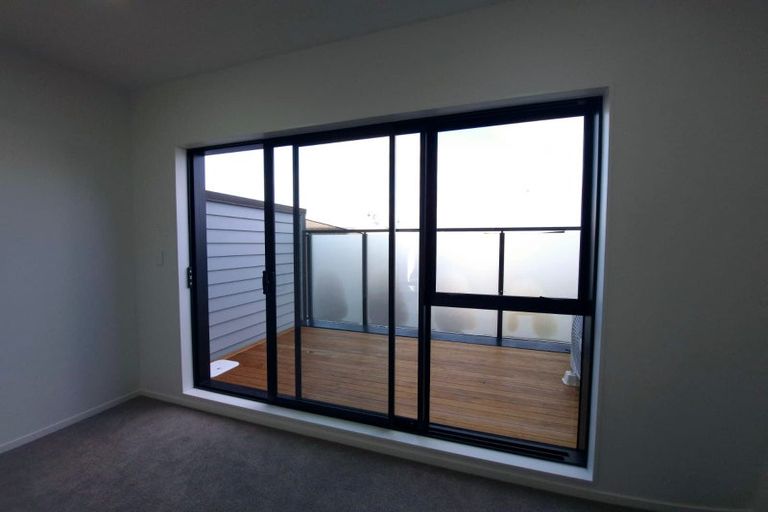 Photo of property in 2b Taratoa Street, Point England, Auckland, 1072