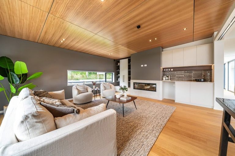 Photo of property in 43 Paekakariki Hill Road, Pauatahanui, Porirua, 5381