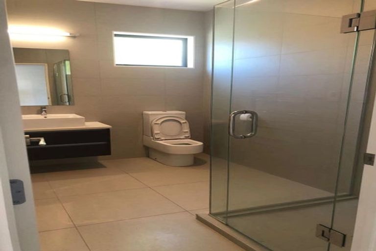 Photo of property in 16 Mural Place, Greenhithe, Auckland, 0632