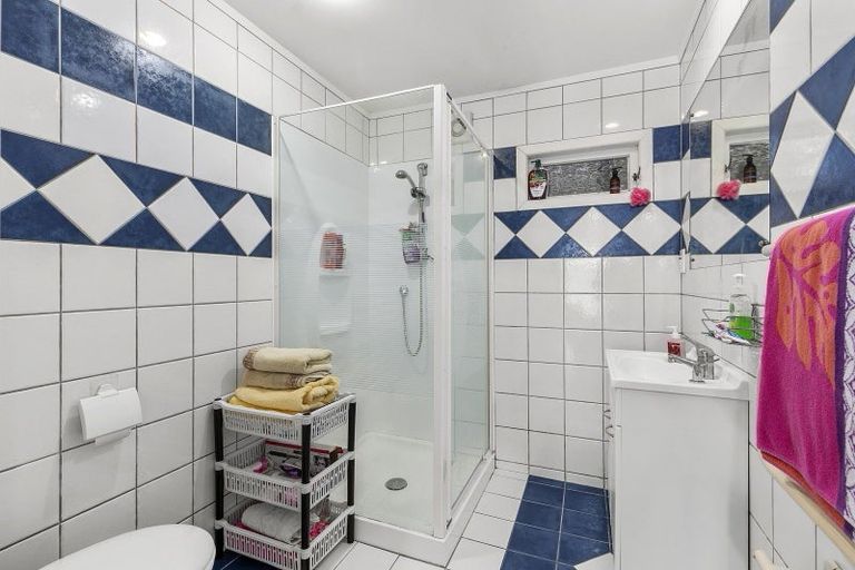 Photo of property in 5 Beverley Grove, Paparangi, Wellington, 6037