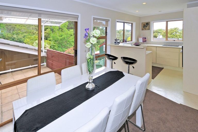 Photo of property in 1/11 Mahuta Grove, Northcote, Auckland, 0627