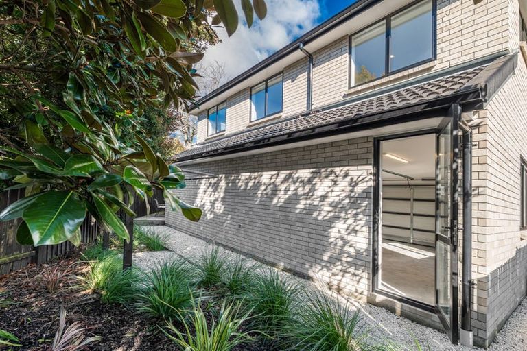 Photo of property in 12a Rene Place, Sunnyhills, Auckland, 2010