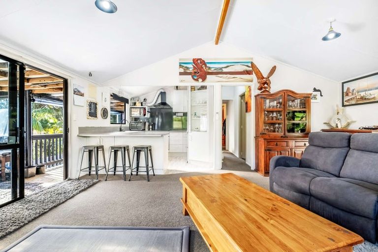 Photo of property in 54 Powells Road, Cable Bay, 0420