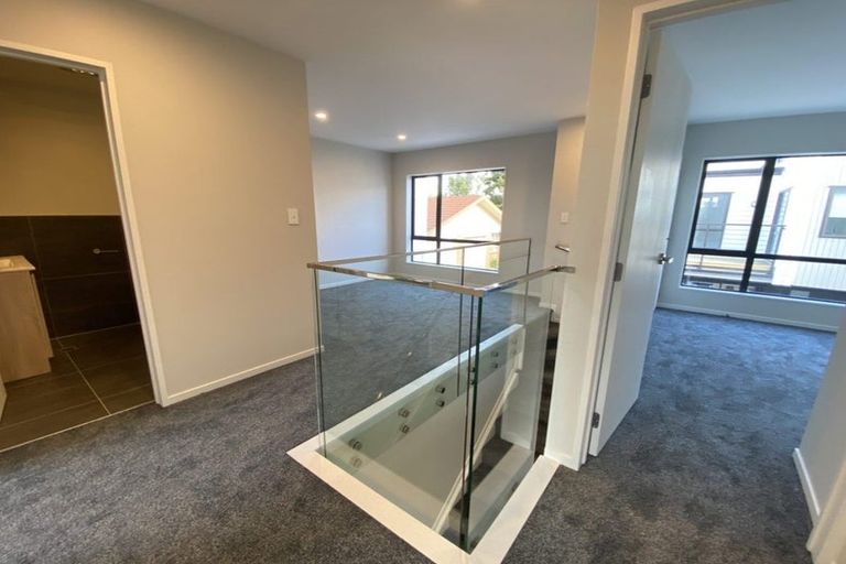 Photo of property in 3c Westall Road, New Lynn, Auckland, 0600