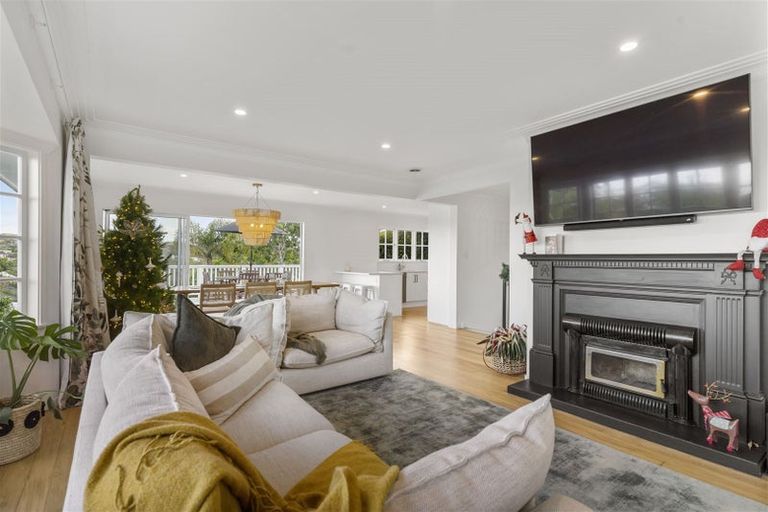 Photo of property in 5 Page Point, Mellons Bay, Auckland, 2014