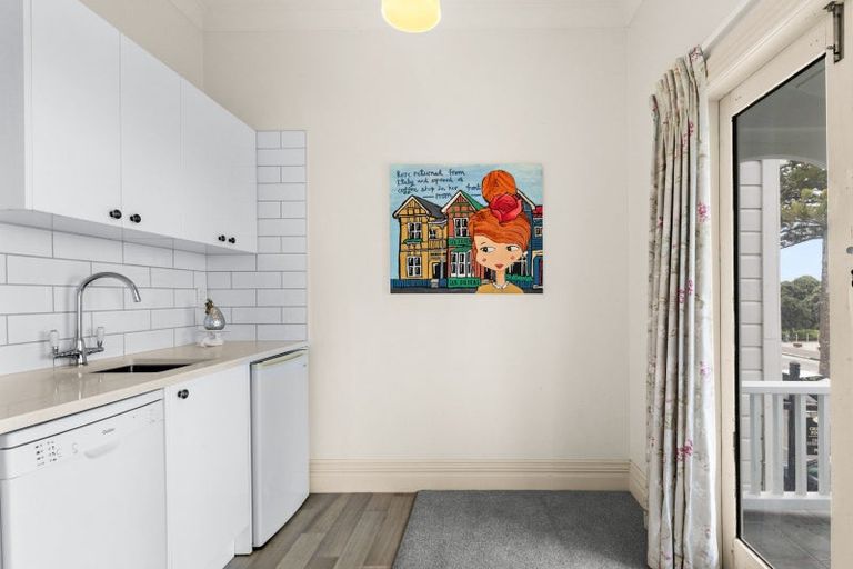 Photo of property in 201 Marine Parade, Napier South, Napier, 4110