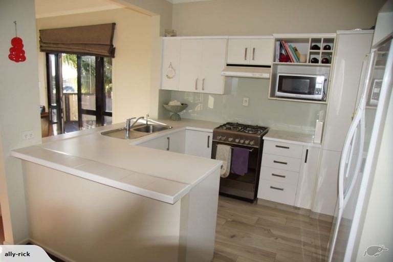 Photo of property in 49 Paynters Avenue, Strandon, New Plymouth, 4312