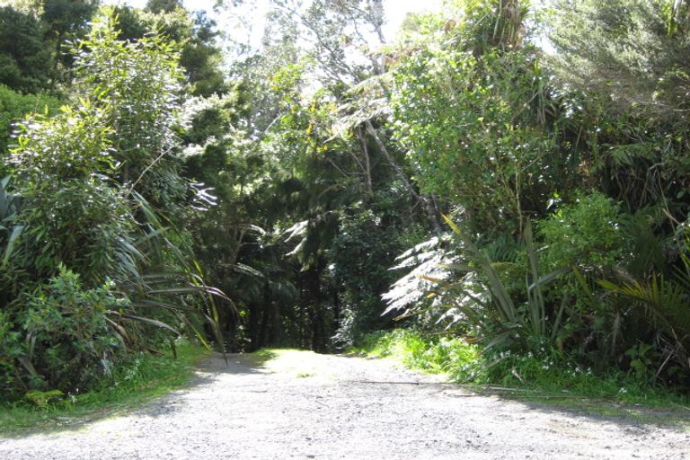 Photo of property in 495 Scenic Drive, Waiatarua, Auckland, 0612