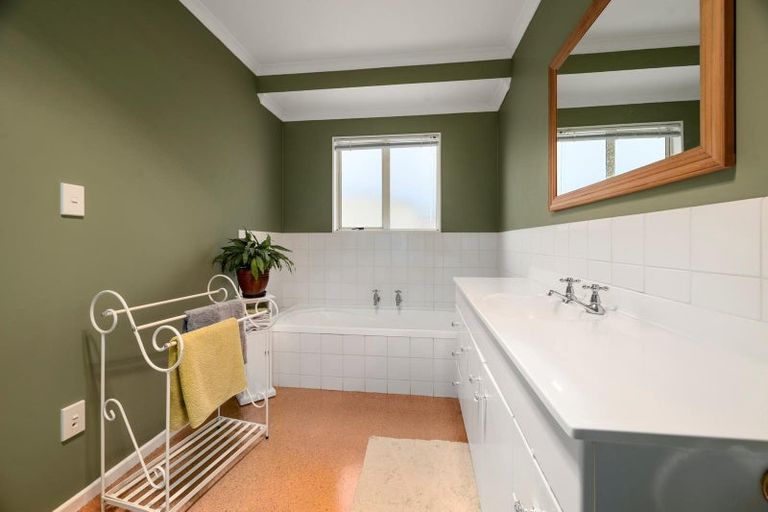 Photo of property in 28 Barnard Road, Fairy Springs, Rotorua, 3015