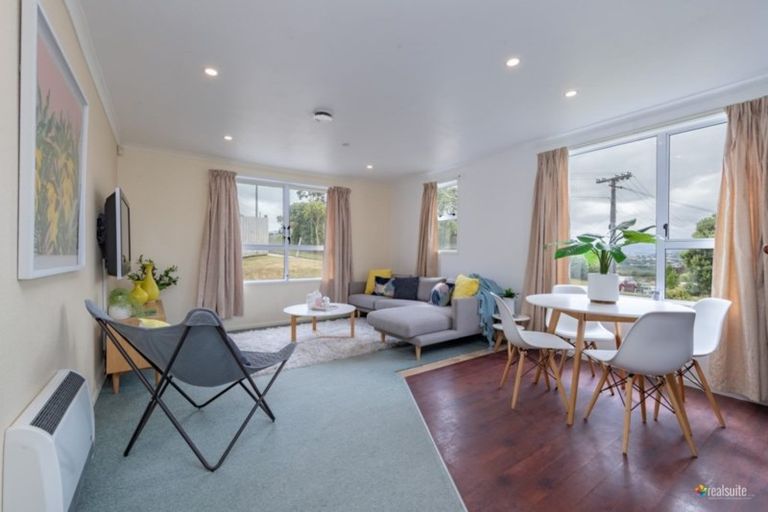 Photo of property in 21 Hiwi Crescent, Titahi Bay, Porirua, 5022