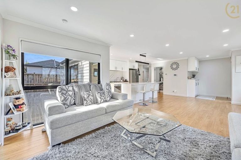 Photo of property in 17 Hard Beech Street, Takanini, 2110