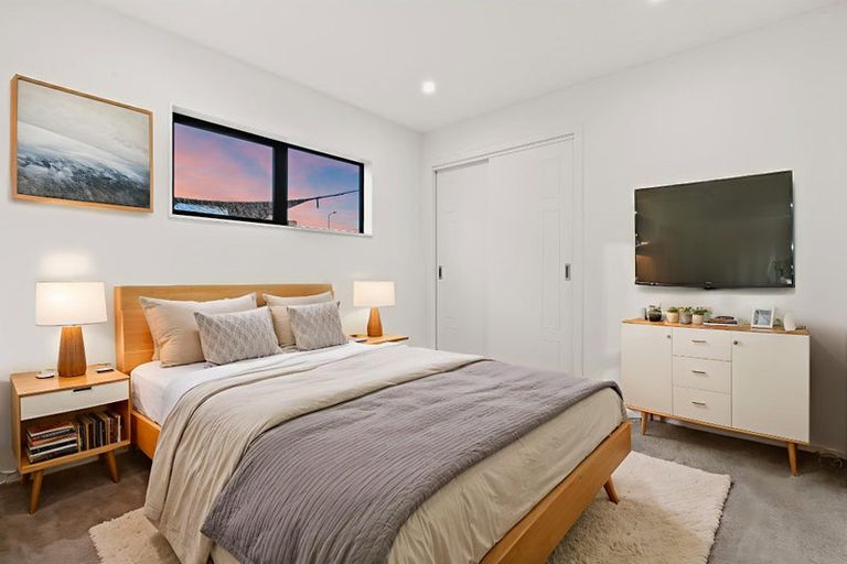 Photo of property in 2/32 Tapuwae Way, Mangere Bridge, 2022