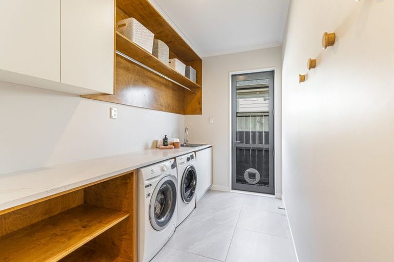 Photo of property in 14 Gilbransen Road, Kumeu, 0810