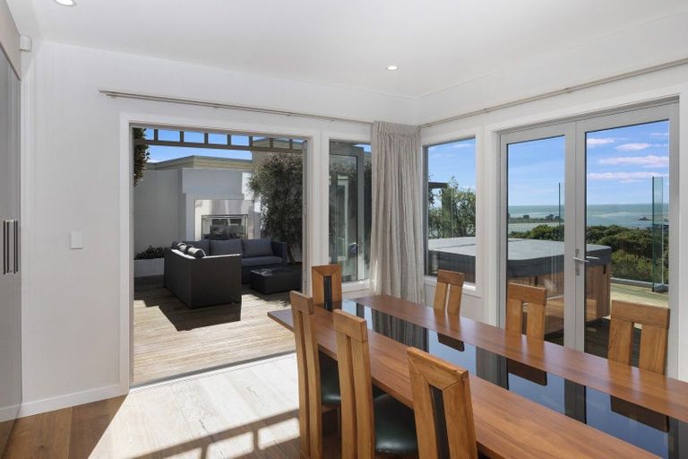 Photo of property in 2 Challenger Lane, Redcliffs, Christchurch, 8081