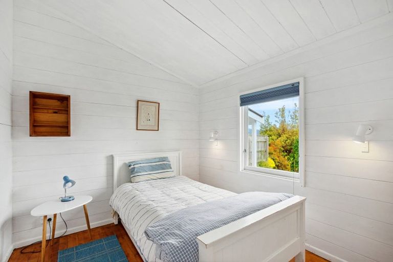 Photo of property in 42 Queens Road, Waikanae Beach, Waikanae, 5036